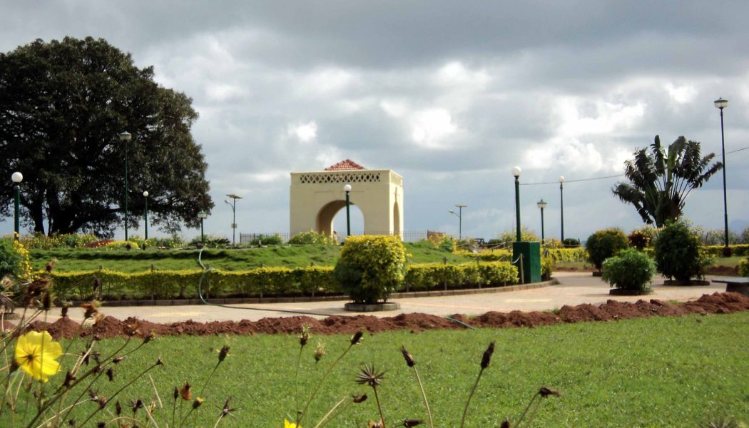 Raja_seat,_Madikeri_-_panoramio_(1)